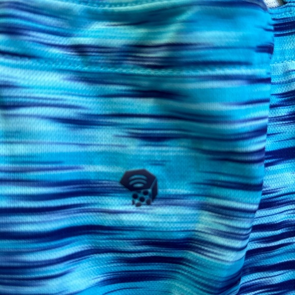 Mountainwear workout top. - Picture 4 of 4